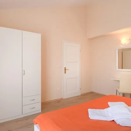 아파트 In Porec/istrien 9902 포레치